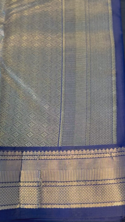 Multi blue shades with Navy blue Korvai